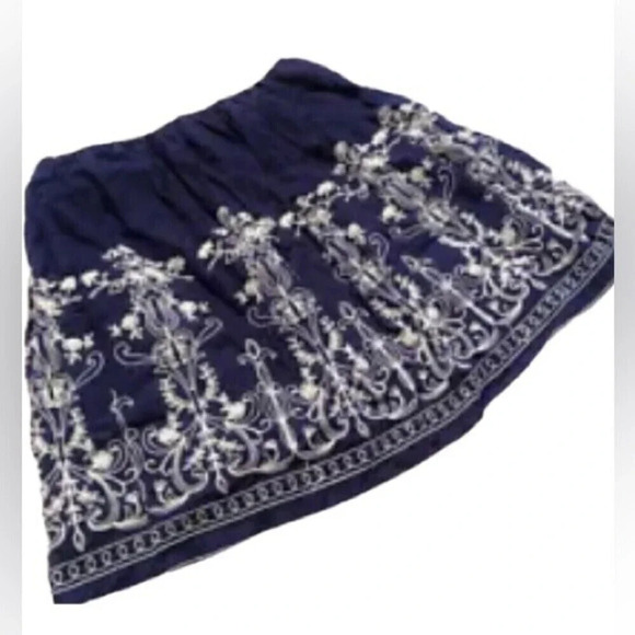 Metro Wear embroidered skirt, size Small - Picture 1 of 8